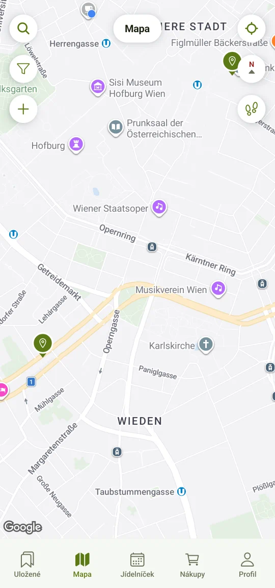 Soukromá mapa uložených míst: špendlíky restaurací a kaváren po městě, jeden vybraný ukazuje název, adresu a navigaci. Mapu vidíš jen ty.